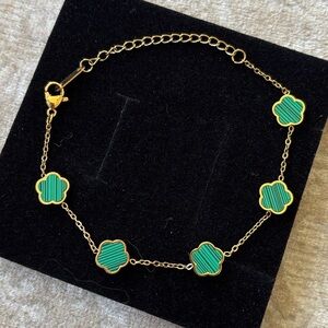 Brand New Gold Tone Green Clover Flower Chain Bracelet Lobster Clasp